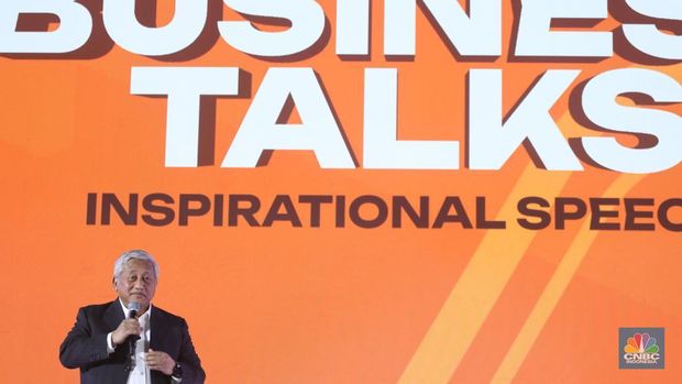 Tokoh Nasional, Prof. Dr. Mohammad Nuh menyampaikan kisah inspirasinya dalam acara LPS FInancial Festival 2025 di Regale International Convention Center, Medan, Sumatera Utara, Rabu (20/8/2025). (CNBC Indonesi/Tri Susilo)