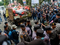 Tolak Sampah Tangsel, Kantor Bupati Pandeglang Digeruduk