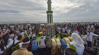 Tradisi yang diwariskan leluhur ini tidak hanya menjadi ritual keagamaan dan adat, tetapi juga menjadi ajang mempererat silaturahmi antarwarga. ANTARA FOTO/Wahdi Septiawan