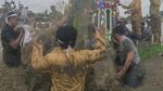 Tradisi Mandi Safar, Ribuan Warga Tumpah Ruah di Pantai Jambi