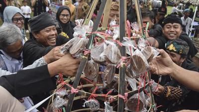 Nyuguh, Tradisi Syukur dan Tolak Bala Warga Kampung Kuta