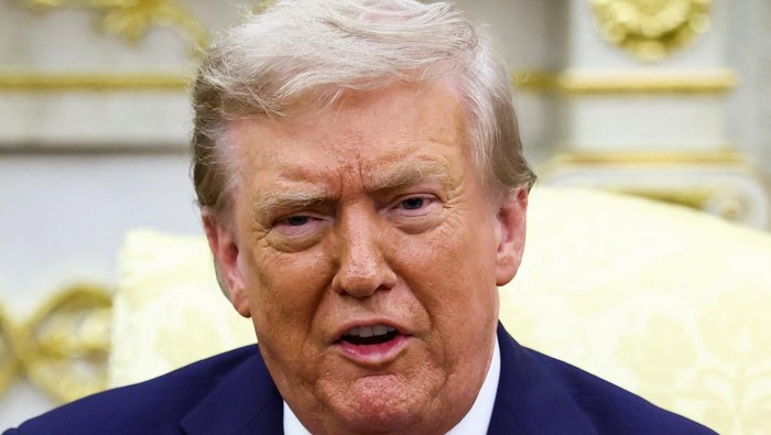 U.S. President Donald Trump reacts during a meeting with Ukrainian President Volodymyr Zelenskiy at the Oval Office of the White House, amid negotiations to end the Russian war in Ukraine, in Washington, D.C., U.S., August 18, 2025. REUTERS/Kevin Lamarque