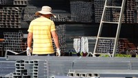Ini merupakan peningkatan besar dari estimasi sebelumnya sekitar US$ 190 miliar. Langkah ini akan menambah tekanan inflasi dari sisi biaya di tengah harga-harga domestik yang sudah naik, sebagaimana tercermin dalam data PPI bulan Juli, tambahnya. CFOTO/Getty Images