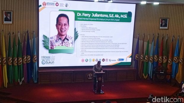 Wamenkop Ferry Juliantono saat seminar soal sukun di Unpad
