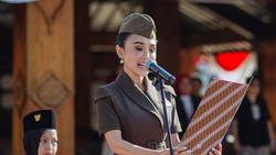8 Foto Yuni Shara Jadi Inspektur Upacara HUT RI, Tampil Memikat Serba Coklat