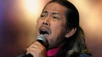 Acil Bimbo dapat banyak ucapan selamat dan doa setelah ulang tahun ke-82. Barakallah buat aki, komen Anto Hoed. Barakallah fii umrik untuk Kiyang. Insyaallah diberikan kesehatan oleh Allah SWT, komen Irgi Fahrezi. (Foto: dok Instagram zaraadhsty)