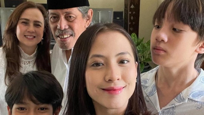 adhisty zara adhisty zara