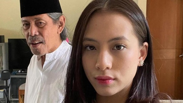 Acil Bimbo Ultah ke-82, Adhisty Zara: Selalu Ganteng!