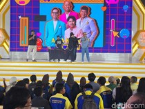 Keseruan Ribuan Peserta Karaoke Lagu Batak Bareng Agak Laen di Festival LPS