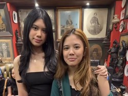 Gaya Almira Yudhoyono-Safeea Ahmad Pose Bareng, Jam Tangan Mewah Curi Atensi Gaya Almira Yudhoyono-Safeea Ahmad Pose Bareng, Jam Tangan Mewah Curi Atensi