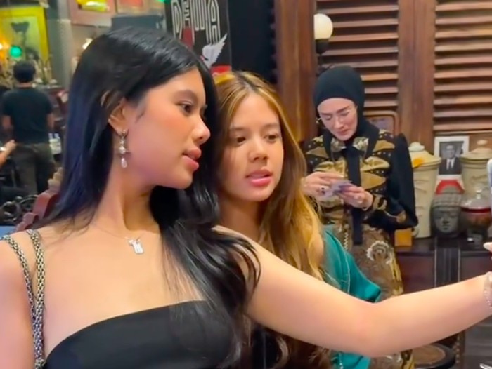 Almira Yudhoyono & Safeea Almira Yudhoyono & Safeea