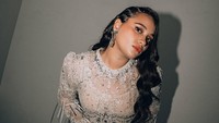 Kiesha Alvaro mengaku ayah dan ibunya sudah mengenal Aurora Ribero. Ketemu waktu premier, sudah ngobrol, ujarnya. (Foto: dok Instagram auroraribero)