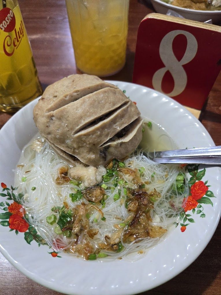 Rekomendasi makan siang: bakso iga di Jakarta
