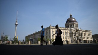 Berlin yang Mulia, Beri Voucher buat Turis yang Bantu Punguti Sampah