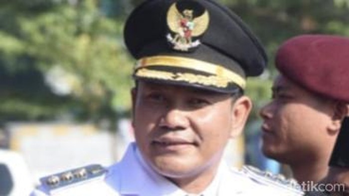 Bupati Sidoarjo Subandi