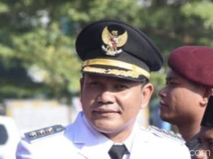 Bupati Sidoarjo Subandi
