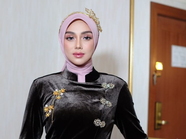 7 Foto Celine Evangelista Pakai Kebaya & Hijab di HUT RI ke-80, Bikin Terpana