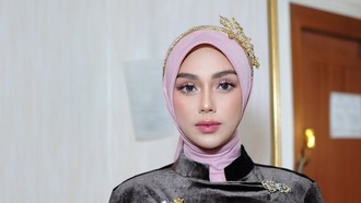 Pulang Umrah, Celine Evangelista Minta Doa yang Baik-baik