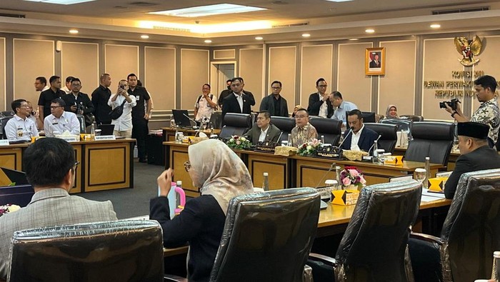 DPR RI menggelar rapat konsultasi bersama Wamenkum Eddy Hiariej dan Lembaga Manajemen Kolektif Nasional (LMKN)