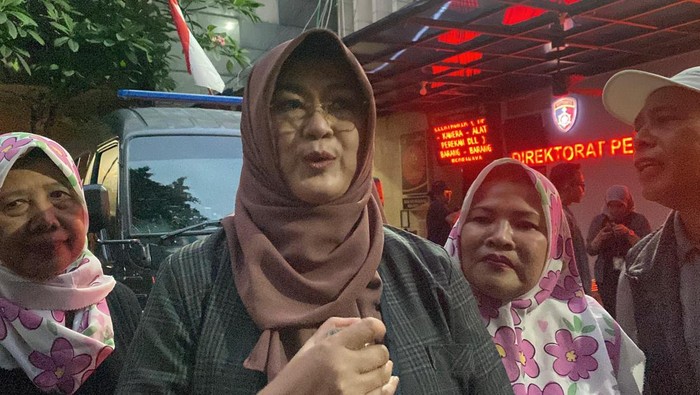 dr Tifa usai pemeriksaan di Mapolda Metro Jaya. (Kurniawan/detikcom)