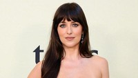 Kriteria Cowok Red Flag Menurut Dakota Johnson, 'Pakai Sandal Jepit' Kriteria Cowok Red Flag Menurut Dakota Johnson, 'Pakai Sandal Jepit'