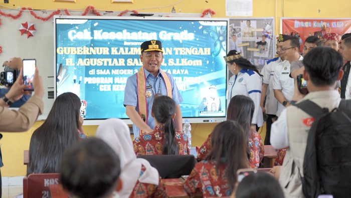 Gubernur Kalteng Agustiar Sabran tinjau CKG dan MBG di SMAN 3 Palangka Raya.