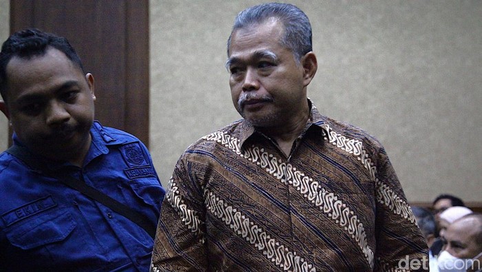Mantan hakim nonaktif Djuyamto menjalani sidang perdana kasus dugaan korupsi di Pengadilan Tipikor Jakarta, Kamis (21/8/2025). Ia didakwa menerima suap Rp9,5 miliar terkait perkara ekspor minyak goreng.