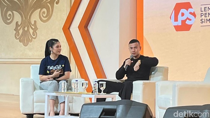 Herjunot Ali saat menjadi pembicara dalam Educational Class LPS Financial Festival 2025. (Foto: Finta Rahyuni/detikSumut)