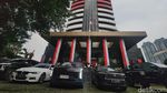 Jadi Showroom Dadakan, KPK Pamer 22 Kendaraan Terkait OTT Wamenaker Noel