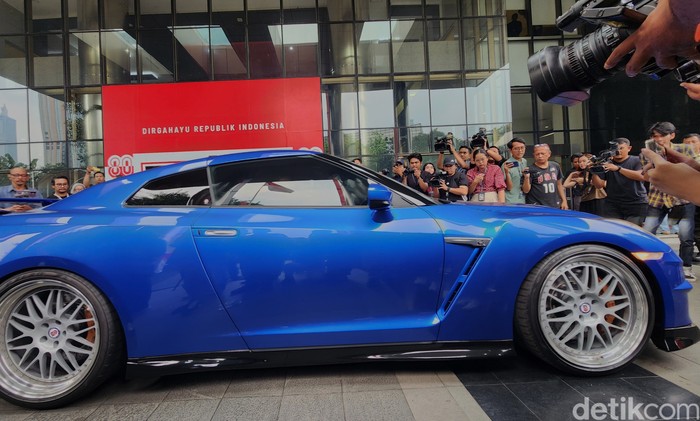 Sebanyak 22 kendaraan telah disita KPK terkait operasi tangkap tangan (OTT) Wakil Menteri Ketenagakerjaan (Wamenaker) Immanuel Ebenezer atau Noel. Barang bukti itu terdiri dari 15 mobil dan tujuh motor, dipamerkan di gedung Merah Putih KPK, Jakarta Selatan, Kamis (21/8/2025).