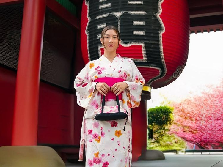 Foto: Cantiknya Jennifer Bachdim Memakai Kimono di Jepang