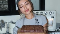 Jennifer Coppen, aktris cantik yang sering mencuri perhatian. Ia dikabarkan akan membuka usaha kuliner di Bali berupa kafe dessert. Foto: Instagram/@jennifercoppenreal20