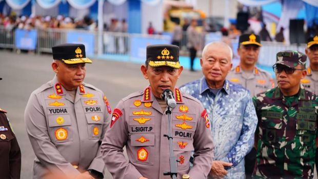 Kapolri Jenderal Listyo Sigit Prabowo kunker ke Kalimantan Selatan dan meresmikan dua SPPG hingga Gerakan Pangan Murah.