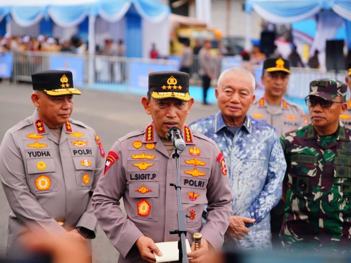 Kapolri Jenderal Listyo Sigit Prabowo kunker ke Kalimantan Selatan dan meresmikan dua SPPG hingga Gerakan Pangan Murah.