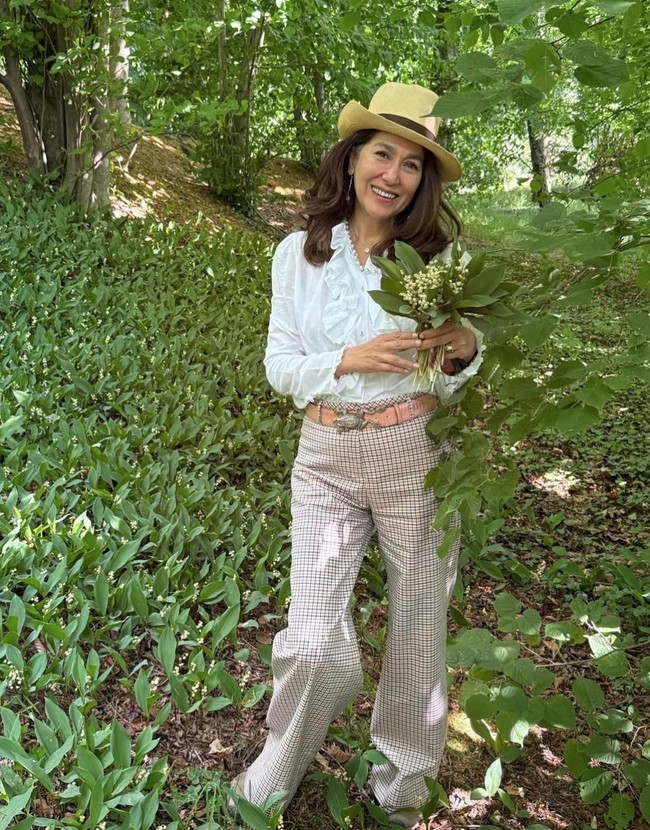 Wajah rupawan Kiran itu tampaknya memang diwarisi dari sang bunda. Meski kini sudah berusia 58 tahun namun pesona kecantikan Kartika Sari Dewi Soekarno tetap tak luntur. Foto: Instagram/@kartikasoekarnofoundation