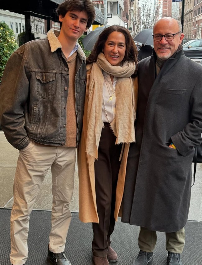 Besar di Eropa, Kiran tak hanya berparas tampan, namun juga memiliki postur tubuh tinggi. Pesonanya pun kerap bikin terpana. Foto: Instagram/@kartikasoekarnofoundation