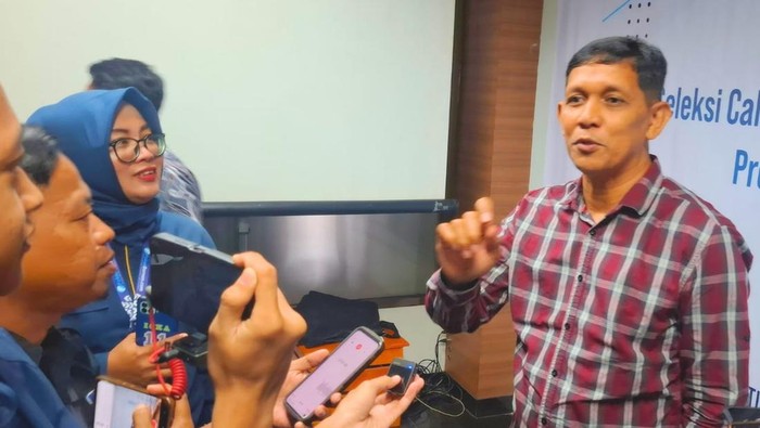 Kepala Bidang Informasi dan Komunikasi Publik Dinas Komunikasi, Informatika, Statistik, dan Persandian (DKISP) Kalimantan Utara, Jufri, saat dihadapan para awak media. (Oktavian Balang/detikKalimantan)