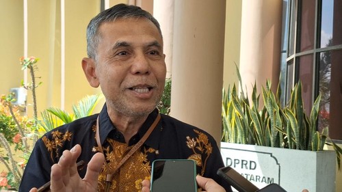 Kepala BKD Mataram, Muhamad Ramayoga, saat diwawancarai di DPRD Mataram, Kamis (21/8/2025). (Nathea Citra/detikBali)