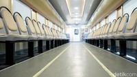 Konsep desainnya mengedepankan kemudahan akses dan ruang angkut yang lebih luas. Tempat duduk dipasang sejajar di sisi kiri dan kanan kereta, sehingga ruang tengah lapang untuk menempatkan hasil pertanian atau barang dagangan, sekaligus memudahkan pergerakan