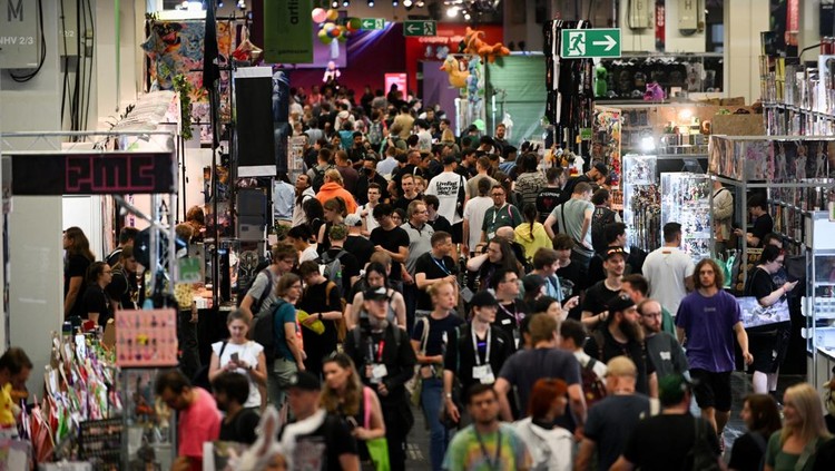 People attend Gamescom 2025, a computer and video game industry event, in Cologne, Germany August 20, 2025. REUTERS/Jana Rodenbusch