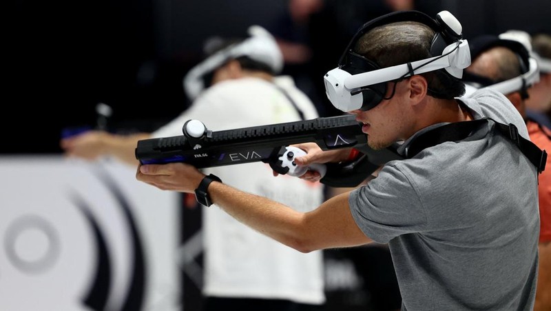 People play Metal Gear Solid during Gamescom 2025, a computer and video game industry event, in Cologne, Germany August 20, 2025. REUTERS/Leon Kuegeler