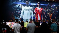 People play Metal Gear Solid during Gamescom 2025, a computer and video game industry event, in Cologne, Germany August 20, 2025. REUTERS/Leon Kuegeler