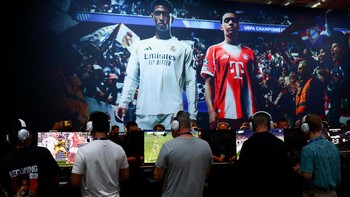 Selain peluncuran game, perusahaan seperti KRAFTON memamerkan inovasi mereka, termasuk inZOI dan PUBG Blindspot. Booth interaktif dengan teknologi terbaru memberi kesempatan pengunjung untuk merasakan pengalaman bermain yang imersif. REUTERS/Leon Kuegeler  