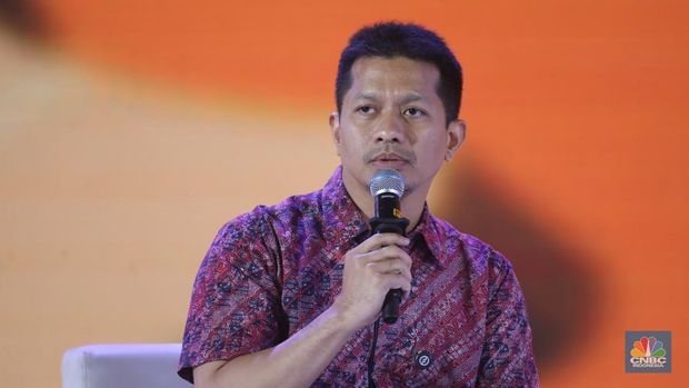 Ketua KADIN Sumatera Utara & Komisaris Bank Sumut, Firsal Ferial Mutyara menyampaikan pemaparan saat panel diskusi dalam acara LPS FInancial Festival 2025 di Regale International Convention Center, Medan, Sumatera Utara, Kamis (21/8/2025). (CNBC Indonesia/Tri Susilo)