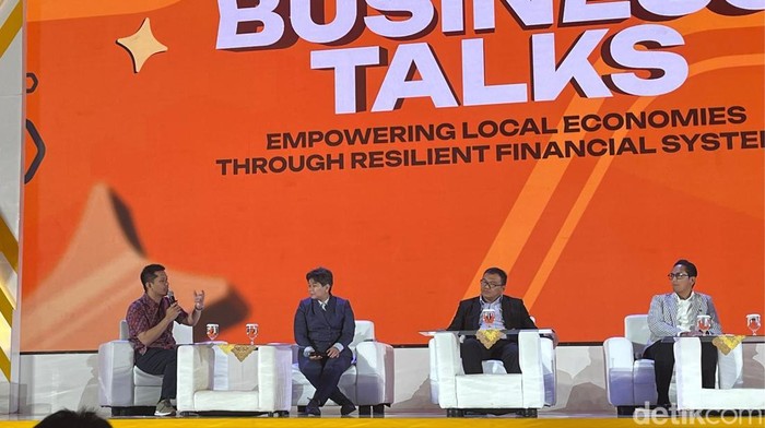 Ketua Kadin Sumut saat menjadi narasumber dalam business talk Lembaga Penjamin Simpanan (LPS) Financial Festival 2025 di Medan. (Finta Rahyuni/detikSumut)