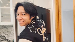 Kiesha Alvaro, putra Pasha Ungu makin memperlihatkan kemampuannya sebagai aktor. Ada tiga judul film yang dia bintangi tahun ini, yakni Eva: Pendakian Terakhir, Desa Mati the Movie , dan Komang. Dia juga membintangi web series berjudul Jalinan Terlarang. Foto: dok Instagram kiesha.alvaro