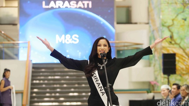 Pemain sinetron Azizah ini mengungkapkan bahwa langkahnya menuju ajang Miss Universe Indonesia bukan sekadar pencapaian pribadi. Dia juga ingin membentuk representasi dari perempuan Indonesia yang tangguh dan berdaya.  Foto: Pradita Utama.