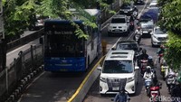 Lalin kemudian kembali lancar mengarah ke Gandaria.  