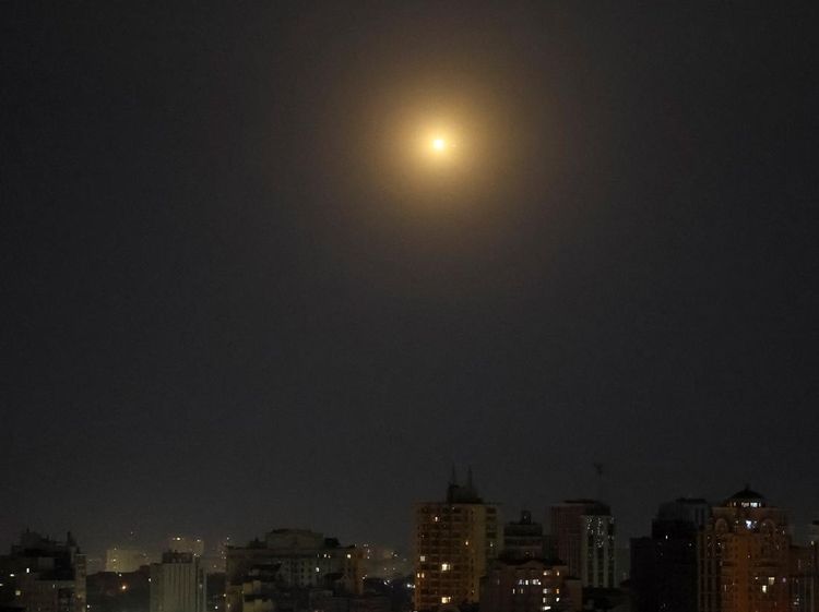 Langit Malam Kyiv Dihujani Serangan Drone Rusia