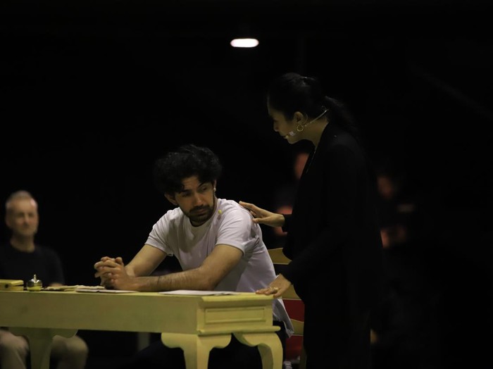 Latihan Teater Bunga Penutup Abad di kawasan TB Simatupang, Jakarta Selatan pada Kamis (21/8/2025). Latihan Teater Bunga Penutup Abad di kawasan TB Simatupang, Jakarta Selatan pada Kamis (21/8/2025).